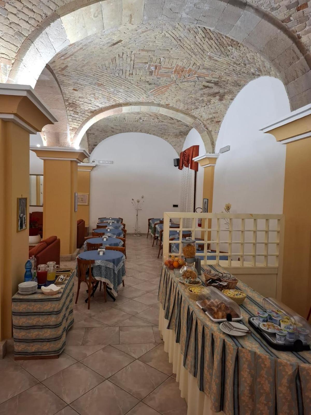 Hotel 4 Mori Cagliari Buitenkant foto